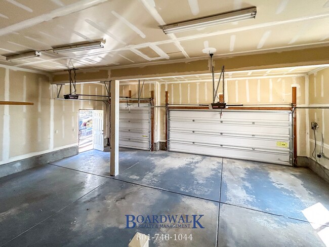 Building Photo - 833 Molasses Mill Dr
