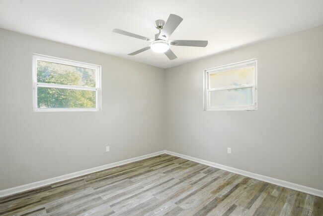 Building Photo - 12433 Deerfield Rd