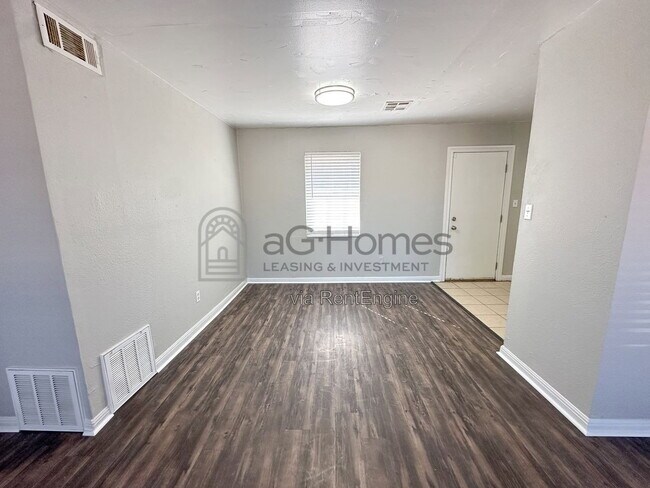 Building Photo - 1508 NE 44th St