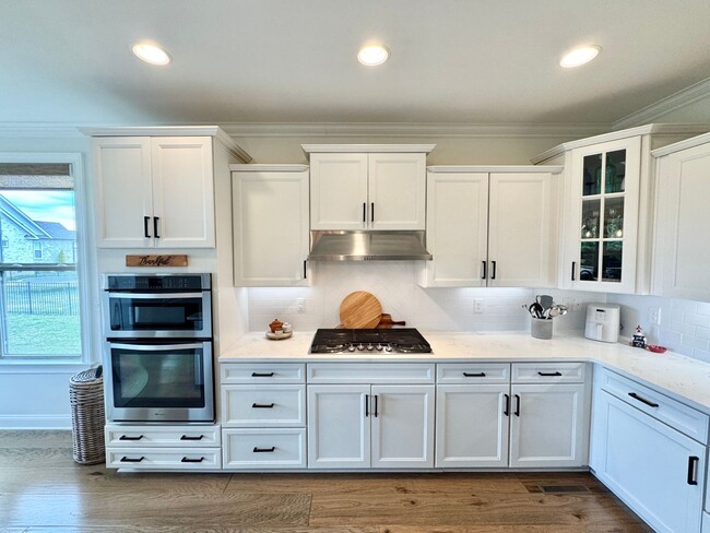 Building Photo - 4 Bedroom Home with Office in Walking Distance to Schools