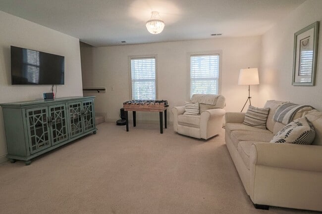 Building Photo - Spacious 4 Bedroom, Pet Friendly with Fenced In Backyard, Mimosa Bay Community Amenities