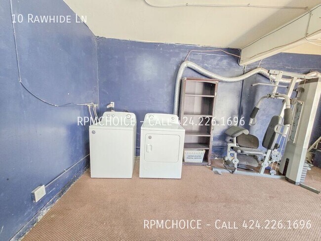 Building Photo - 10 Rawhide Ln