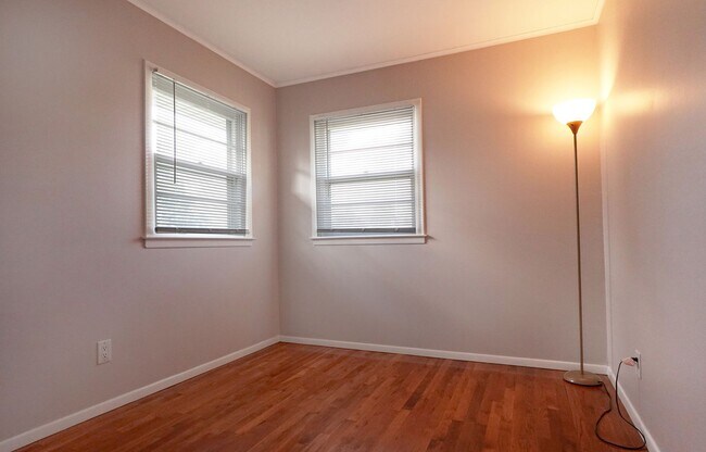 Building Photo - 3 Bedroom Plainview Split