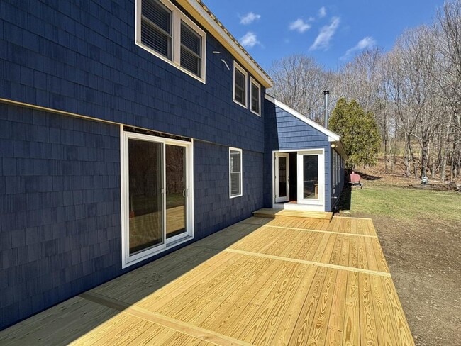 Building Photo - 337 ME-133