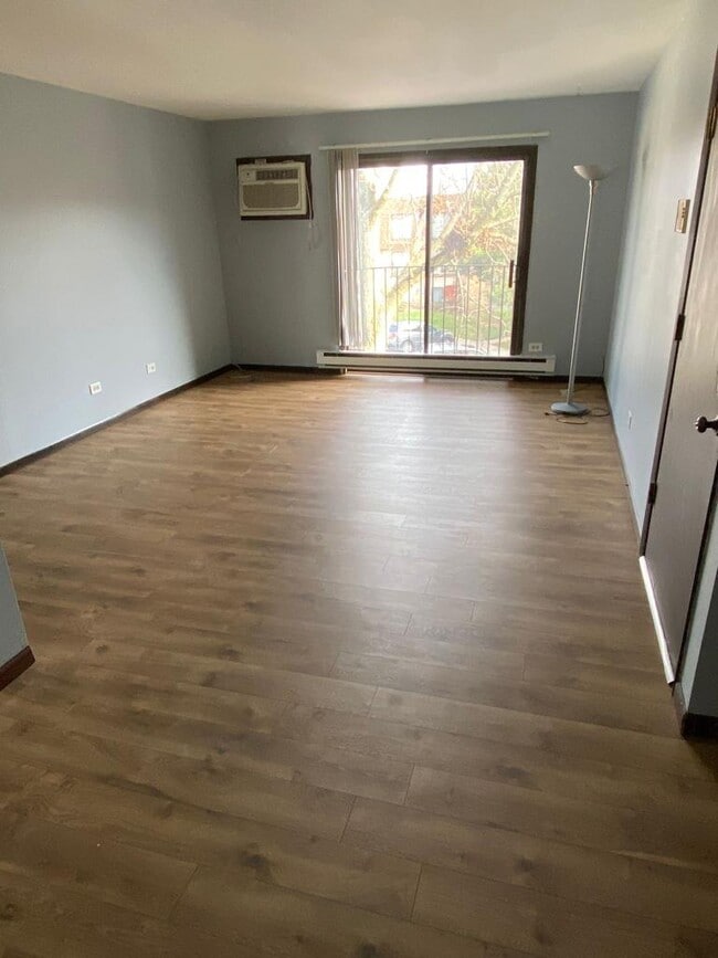 Primary Photo - 161 N Waters Edge Dr