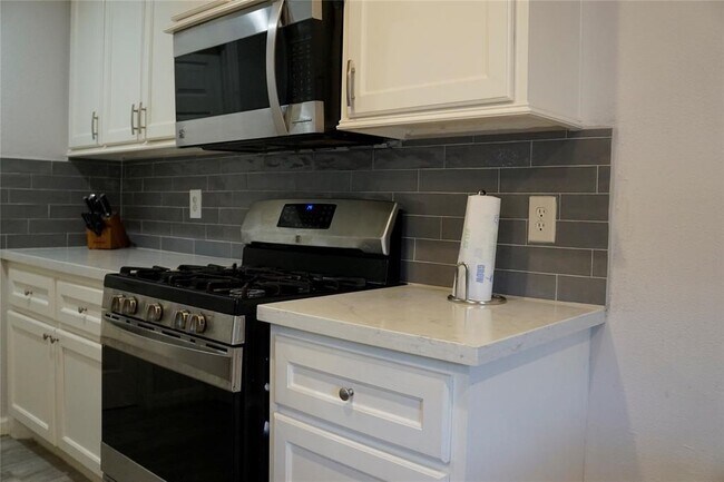 Building Photo - 11014 Landsbury Cir