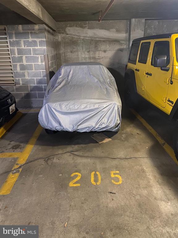 Building Photo - 7111 Woodmont Ave