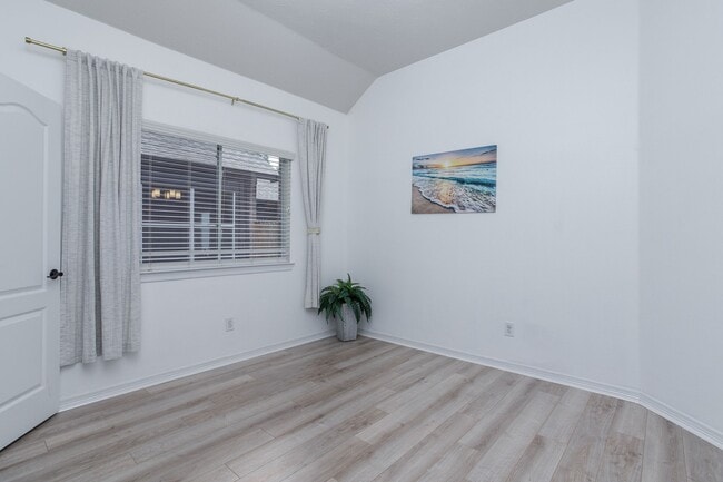 Building Photo - 28610 Hidden Cove Dr