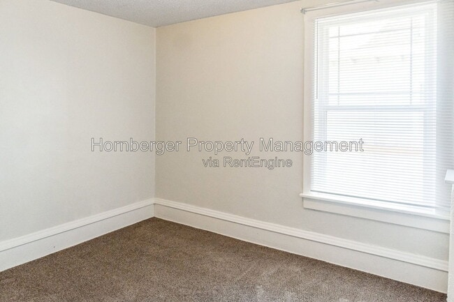 Building Photo - 1432 W Knox Ave