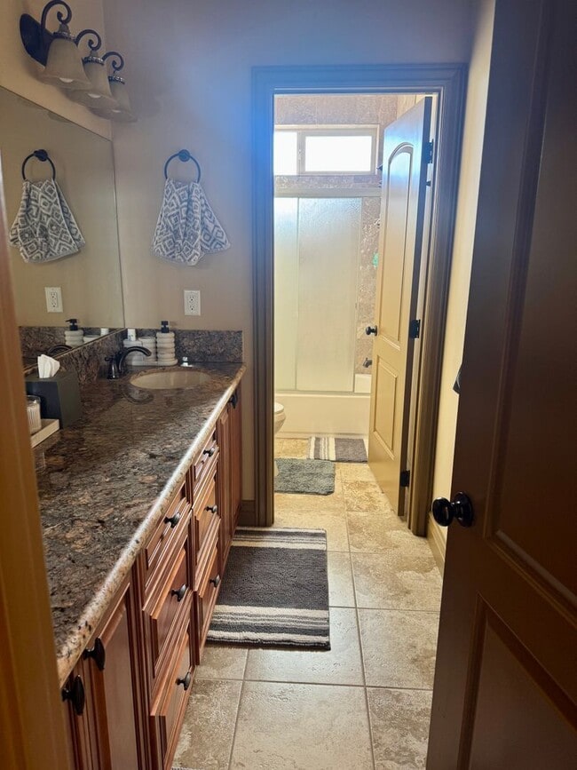 Building Photo - Premium home over looking the elko golf course.