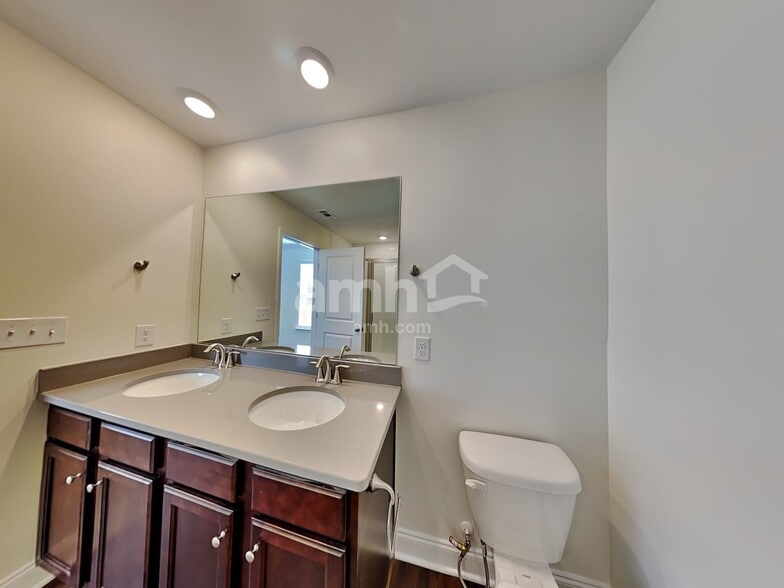 Building Photo - 5211 Virtue Ave