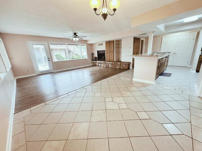 Building Photo - 100 Bayou Point