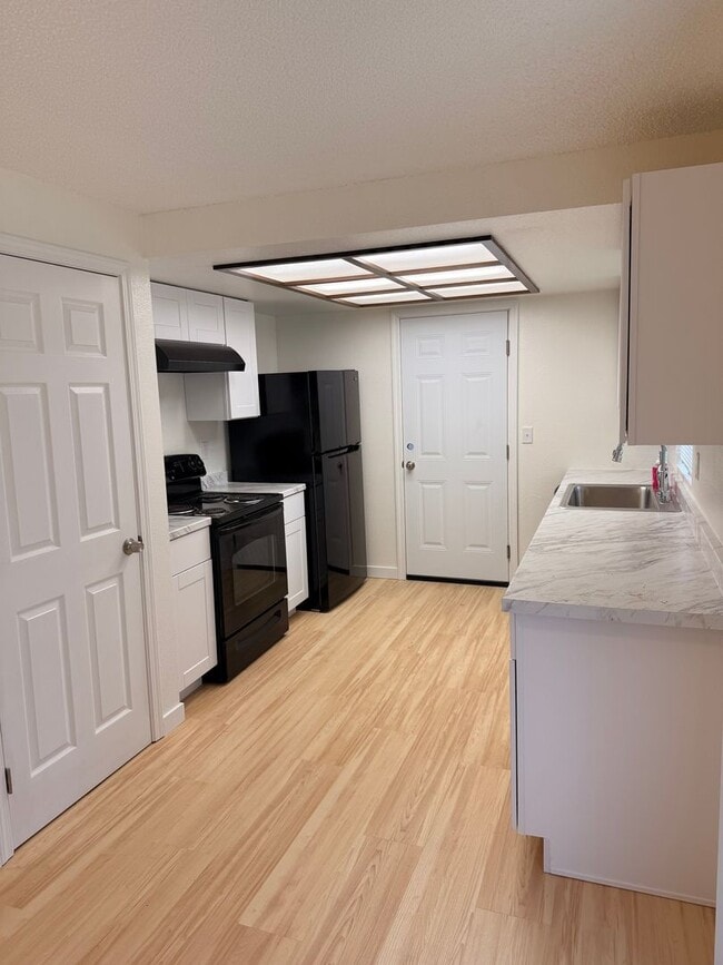 Building Photo - 3 bedroom 2 Bath All New and Upgraded Easy Access to Shops & Frwy $2900 a Month.