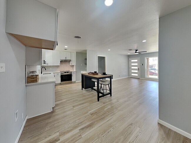 Building Photo - 2111 Melissa St