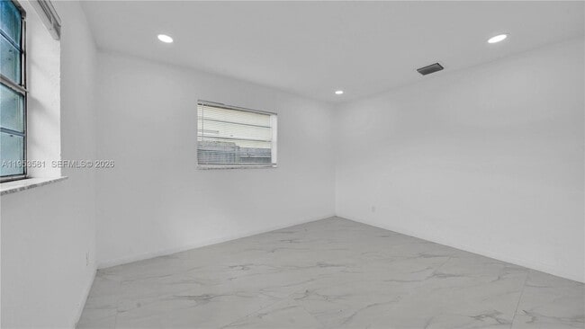 Building Photo - 4285 SW 48th Ct