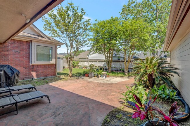 Building Photo - 301 Winding Oak Ln S