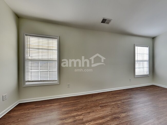 Building Photo - 1315 Emory Ln NW