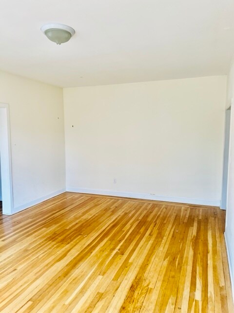 Building Photo - 119 Carpenter Ave