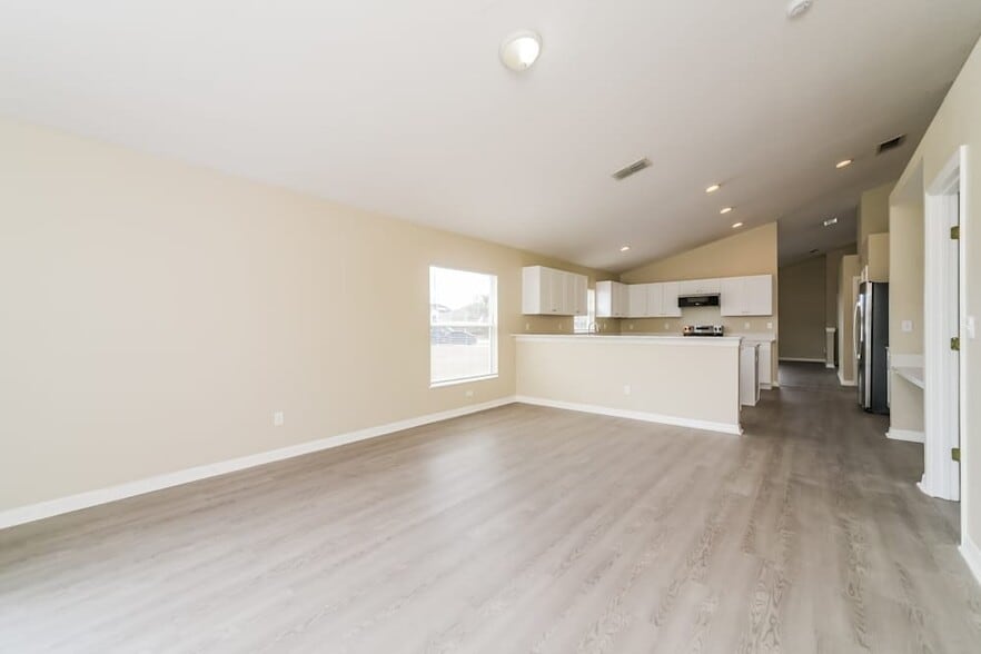 Building Photo - 4610 Sandhurst St