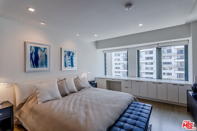 Building Photo - 10520 Wilshire Blvd