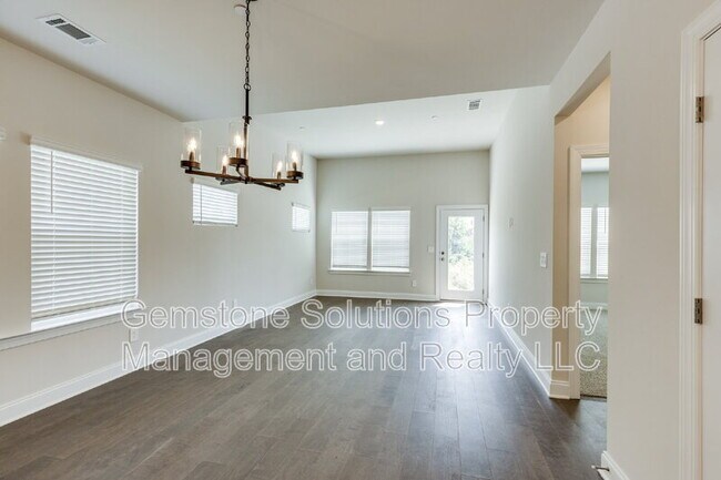 Building Photo - 204 Douglas Bend Rd