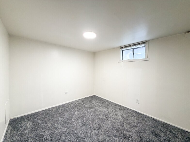 Building Photo - 1333 E 4170 S