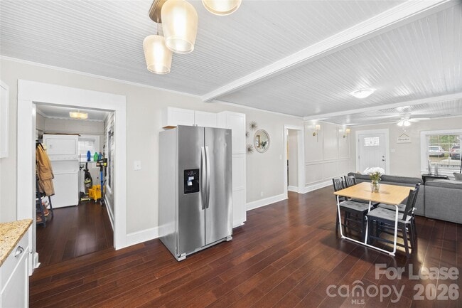 Building Photo - 421 Annafrel St