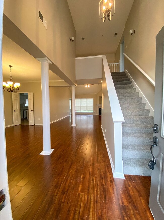 Building Photo - 5 Bedrooms with Bonus, 4 Bath Near Riverda...