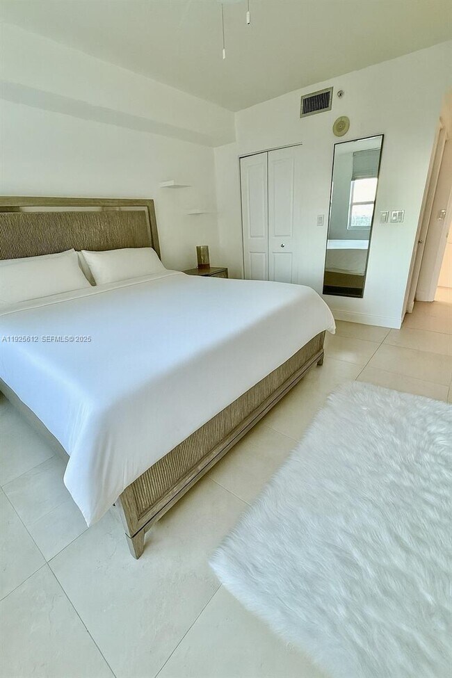 Building Photo - 610 W Las Olas Blvd