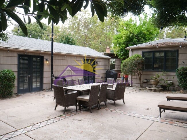 Building Photo - 841 Robertson Way