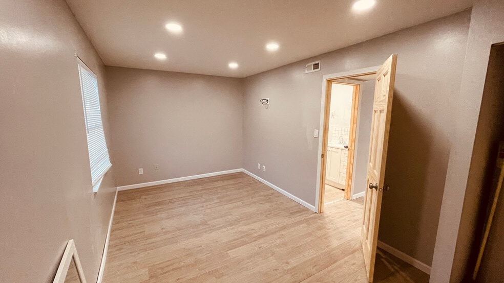 Building Photo - 1440 Villa Ct