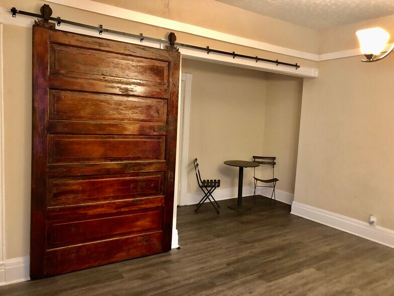 Building Photo - 316 W 4th St