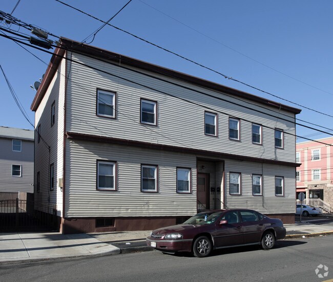 Building Photo - 554 4th Ave