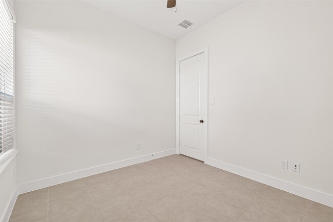 Building Photo - 4916 Northern Wds Dr