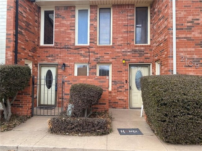 Building Photo - 2111 NW 117th St