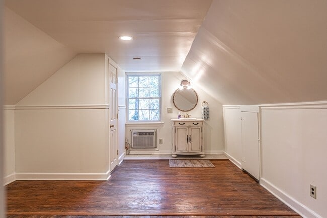 Building Photo - 435 W Baltimore Ave