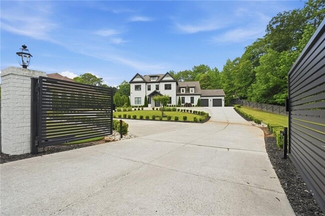 Building Photo - 3020 Wallace Rd