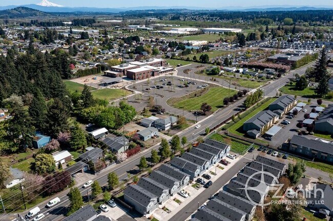 Building Photo - 7415 NE 136th Ave