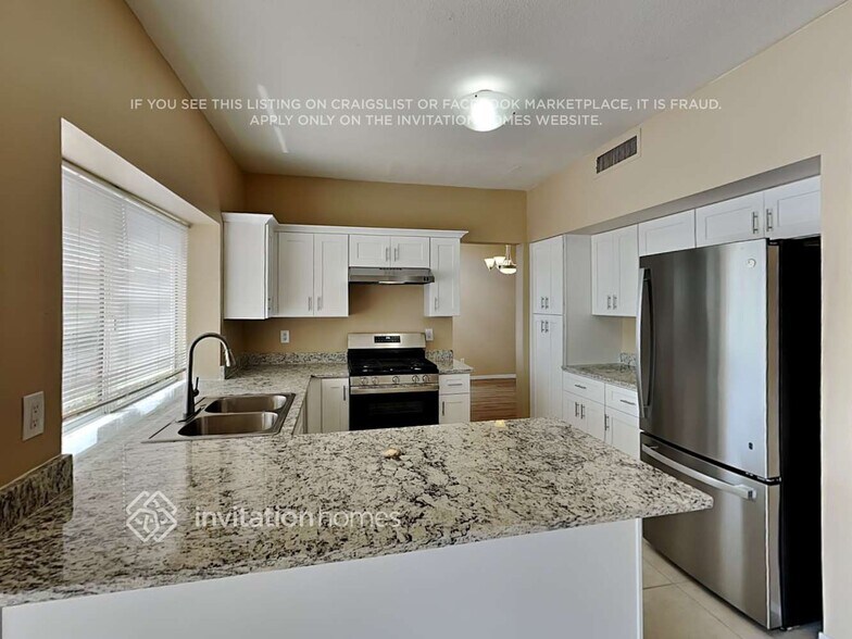 Building Photo - 1308 E Artesian Way