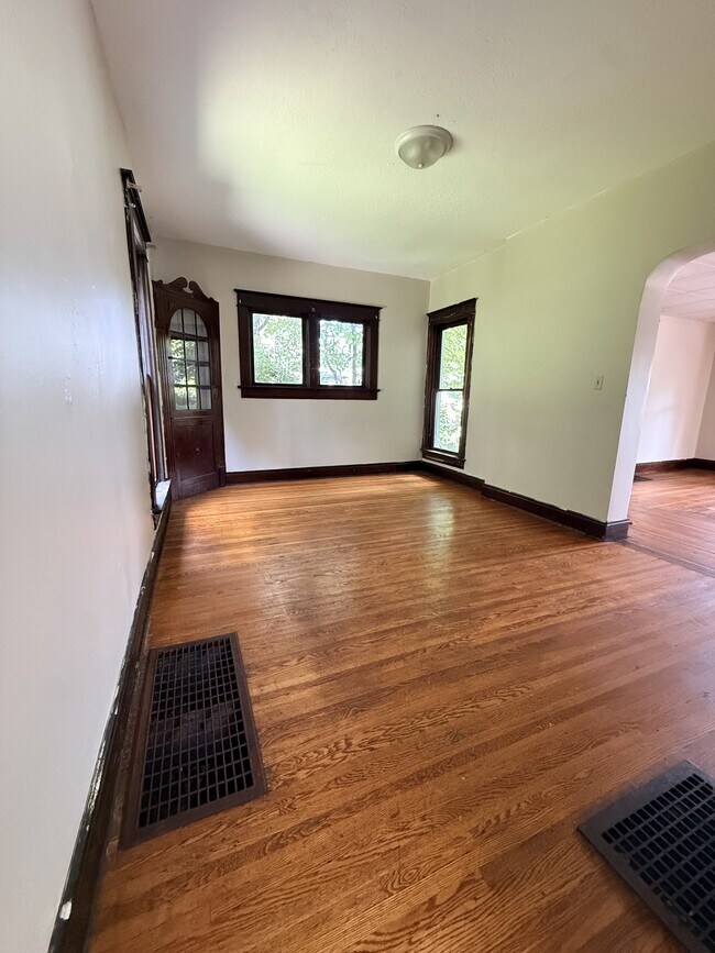 Building Photo - 430 Elmwood Pl
