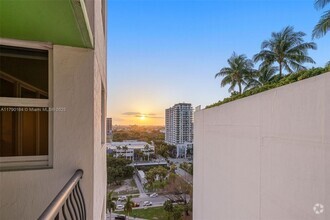 Building Photo - 1756 N Bayshore Dr