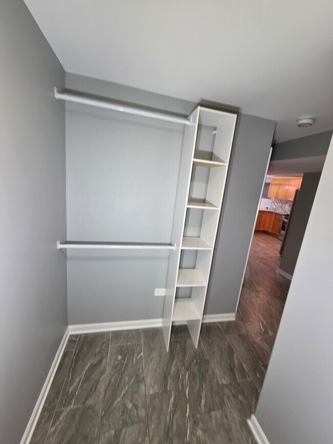 Building Photo - 5134 W Henderson St