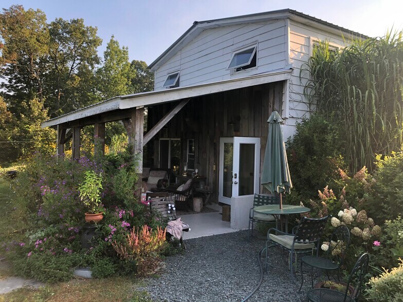 Building Photo - 388 Eichybush Rd