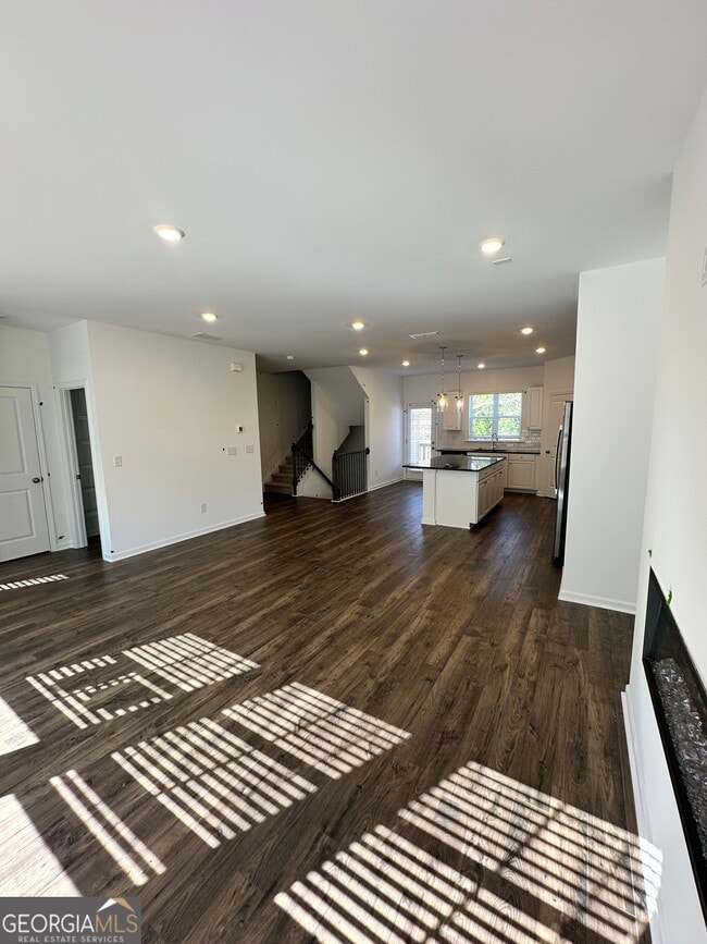 Building Photo - 5772 Plaza Dr SE