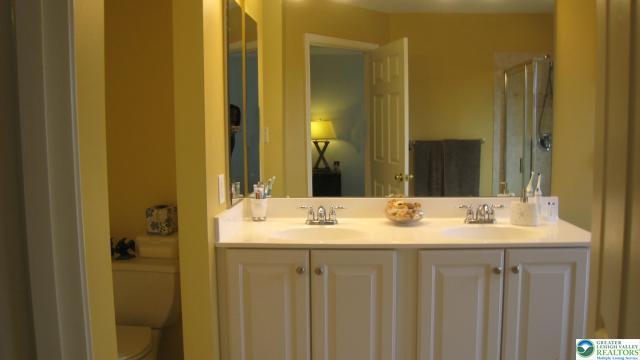 Building Photo - 1047 Sparrow Way