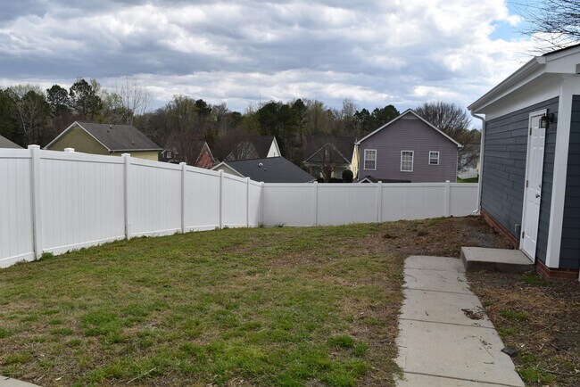 Building Photo - 2035 Golden Ridge Ln