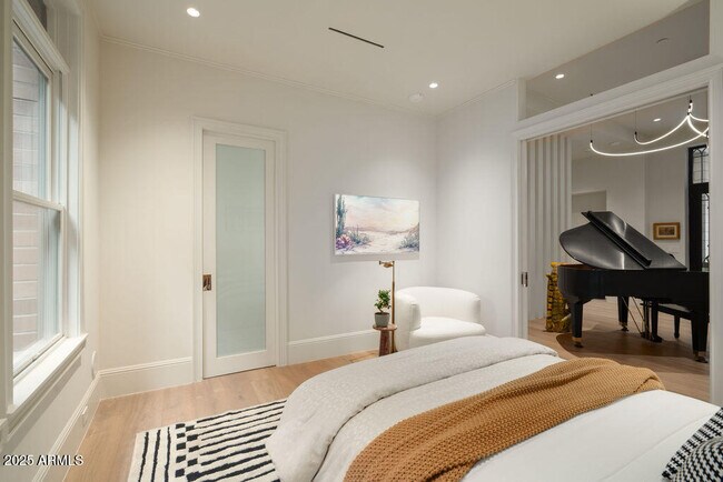 Building Photo - 50 W Palm Ln