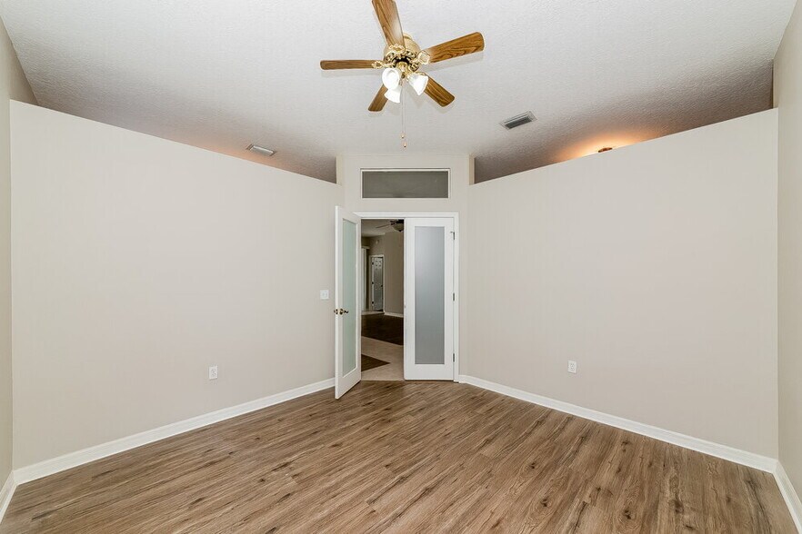 Building Photo - 1252 Millbrook Cir