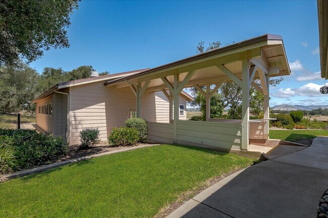 Building Photo - Private Gated Mini-Ranch • 7+ Acres • Luxury Country Living • Indoor Pool • Horses Welcome