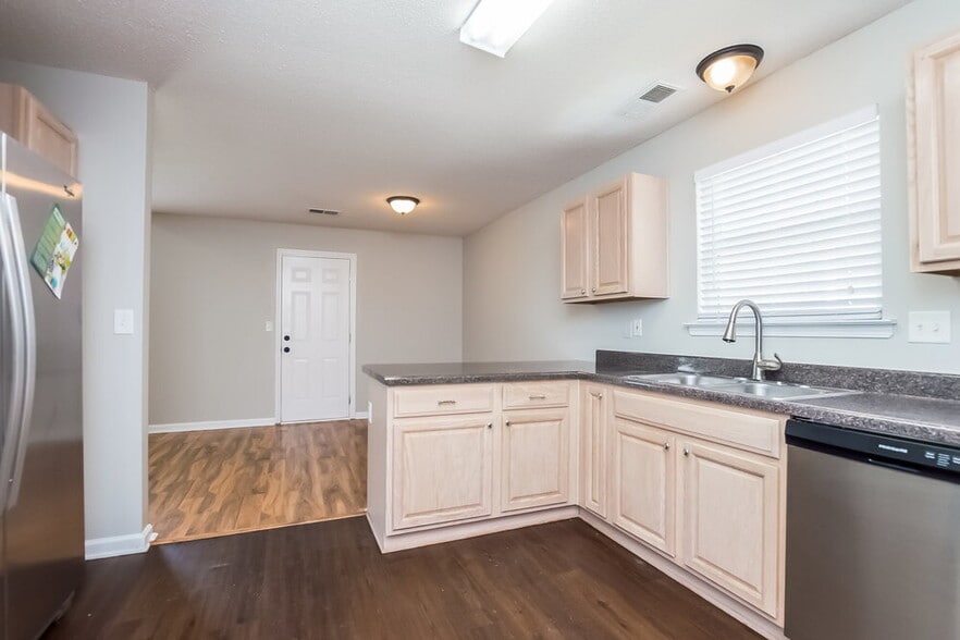 Building Photo - 7335 Red Maple Dr